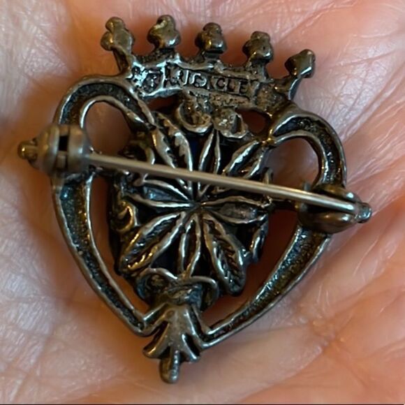 VINTAGE MIRACLE CORONET HEART BROOCH BRAVEHEART SCOTTISH FOLKLORE DARK SKYE VGC - Picture 7 of 9